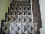 2420 Мозаечни стъпала, направени от различни видове гранит.
